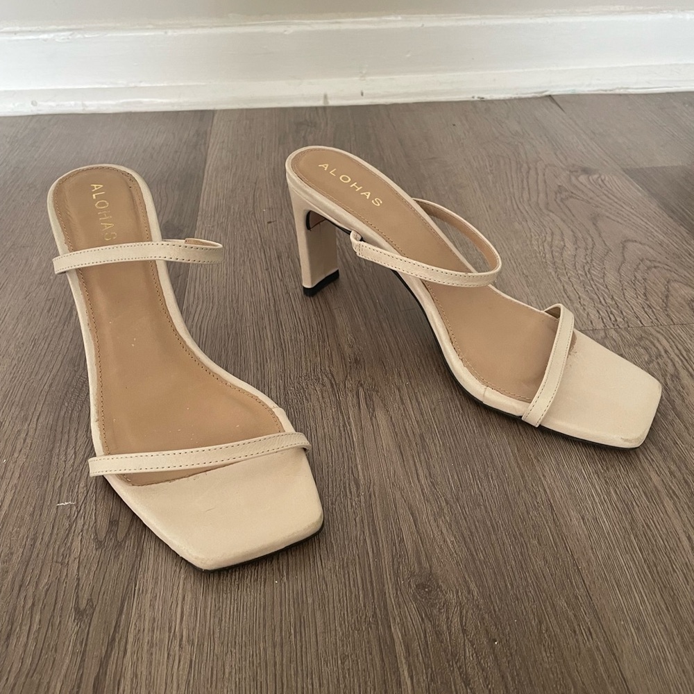 Alohas Women's Cream Heeled Sandals